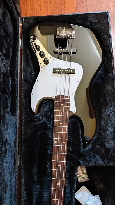 Jazz Bass Fender Squier com case
