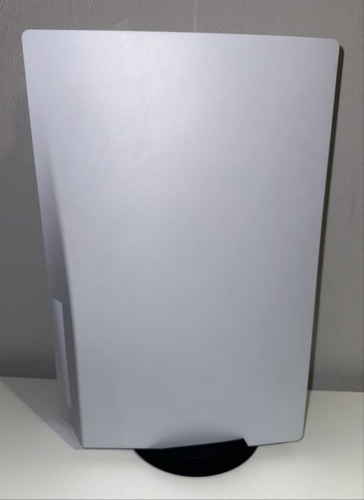 Konsola PS5 500GB + 2 pady, stacja ładująca + Gry