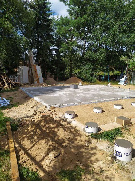 Budowa fundamentów  płyty fundamentowe izolacja ogrodzenia ławy