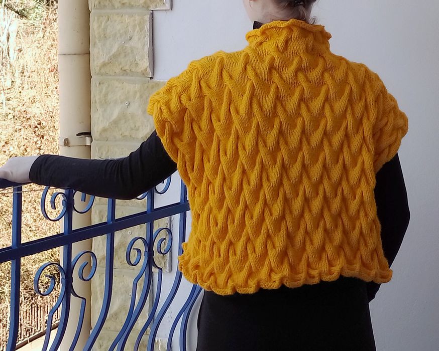 Handmade Жіночий теплий в'язаний жилет