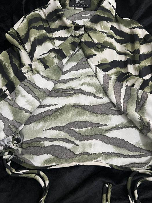 Camisa curta Bershka