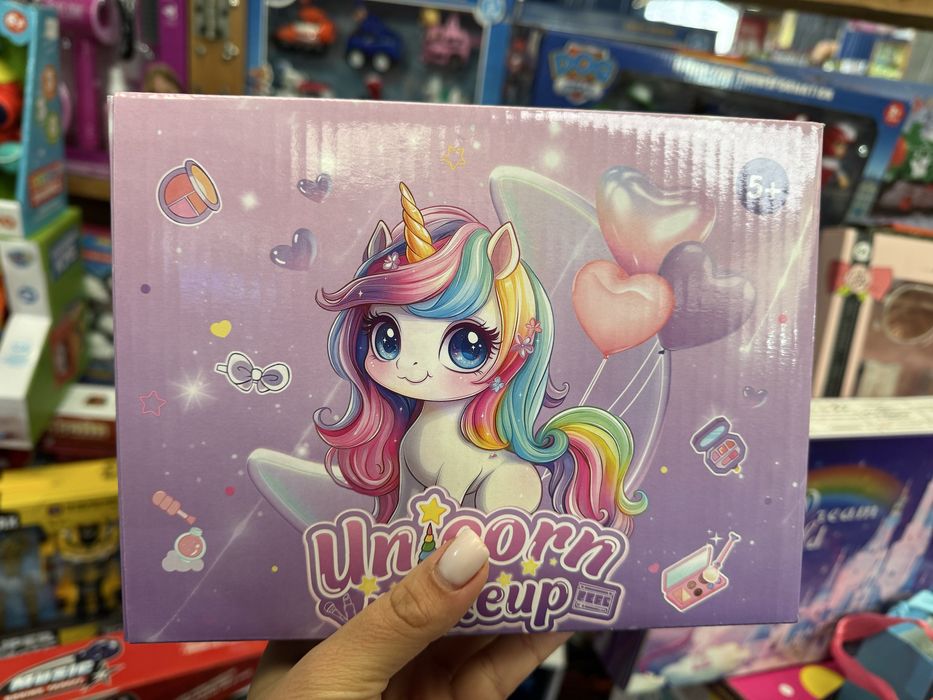 Набір косметики для ваших красунь