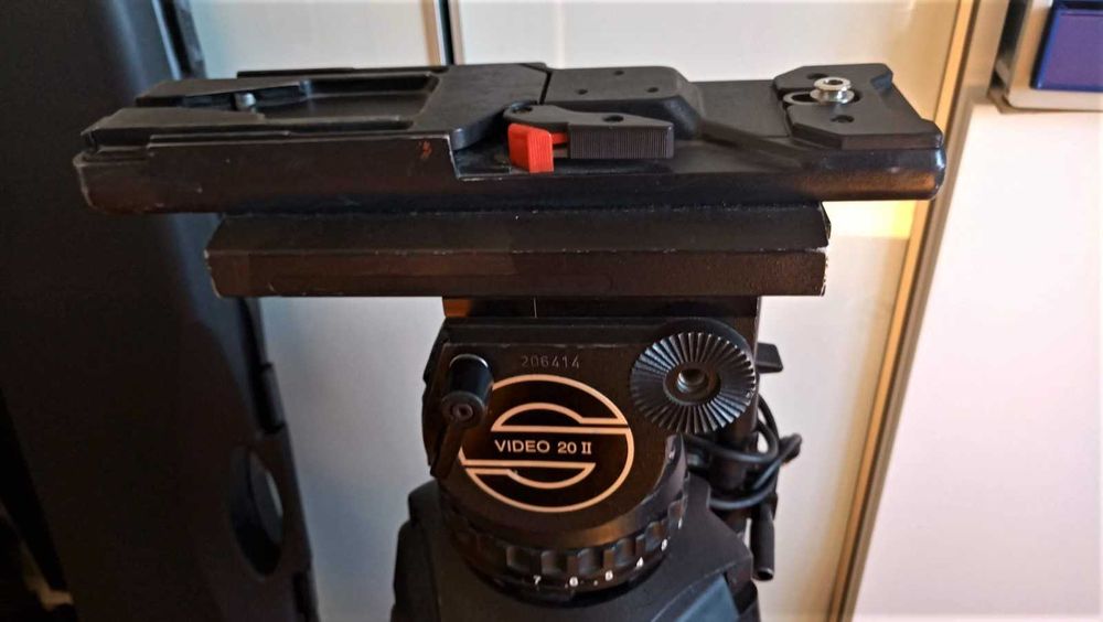 Câmara Panasonic AG-HPX500 P2 com acessórios + tripé Sachtler 20II