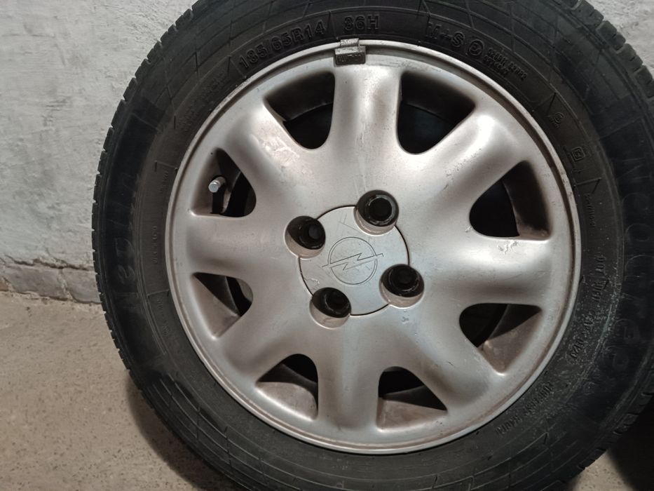 4 Koła Alufelgi opel astra  185/65 r14 letnie  dobry bierznik