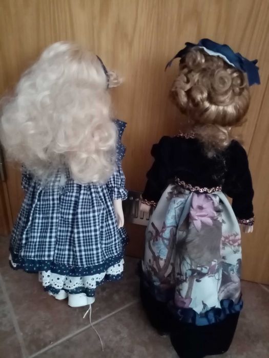 Bonecas com cabeça de porcelana