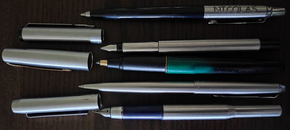 Lote de 5 canetas Parker
1- Parker 25 aparo
2- Parker 45 esferográfic