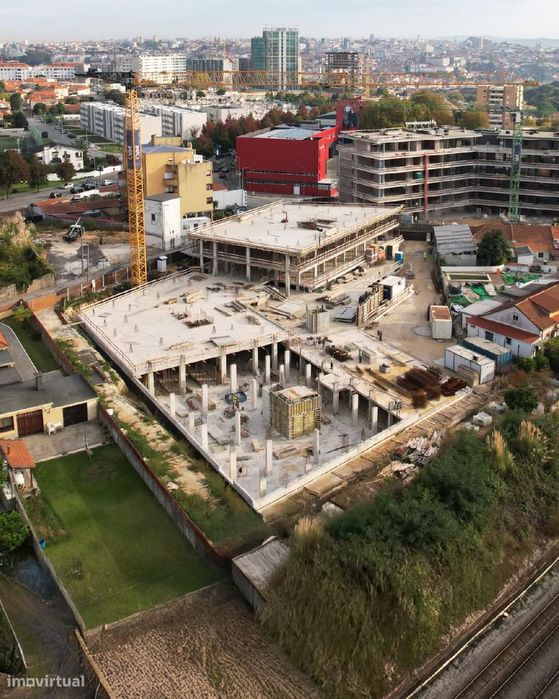 T2 Novo c/ Terraço em Santa Marinha (Coimbrões)