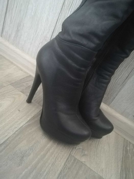 Шкіряні сапоги на шпильці