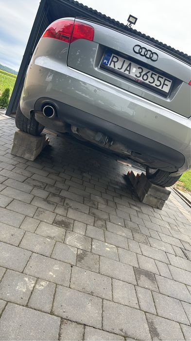 Gril i dokladka zderzaka tył sedan