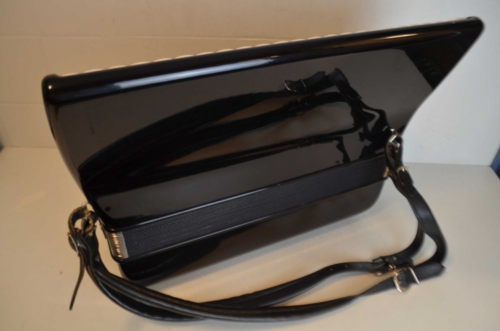 Acordeao Hohner Atlantik IV 4 Voz 120 Baixos, N 226
