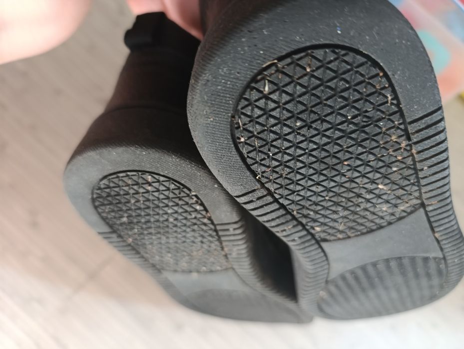 Високі кросівки р.38