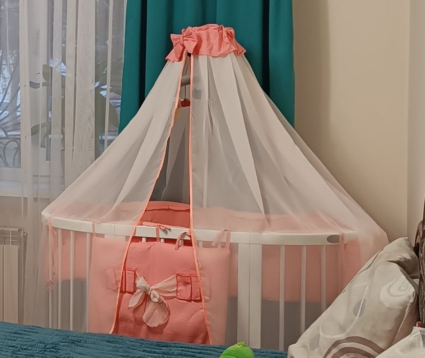 Овальне дитяче ліжечко-трансформер