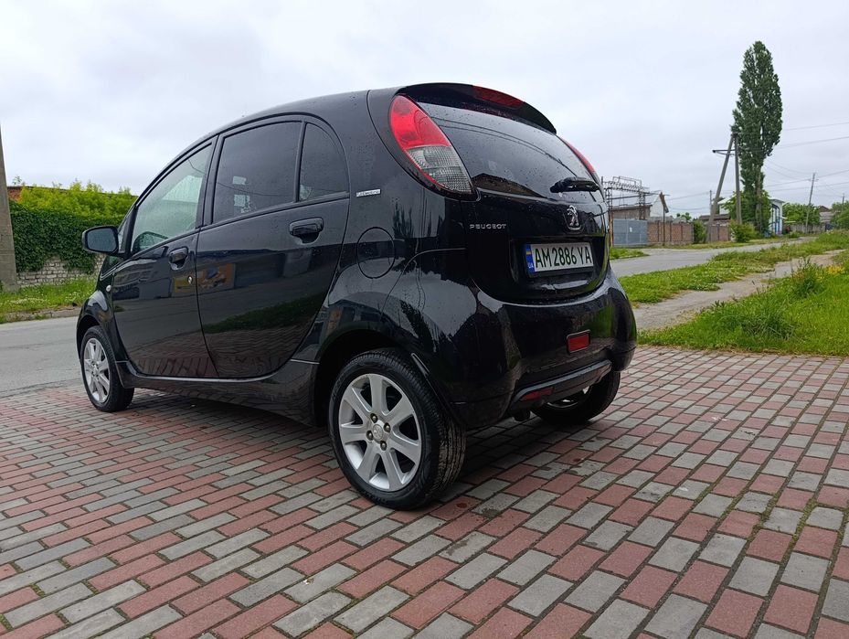 Peugeot iOn 2012 Електро