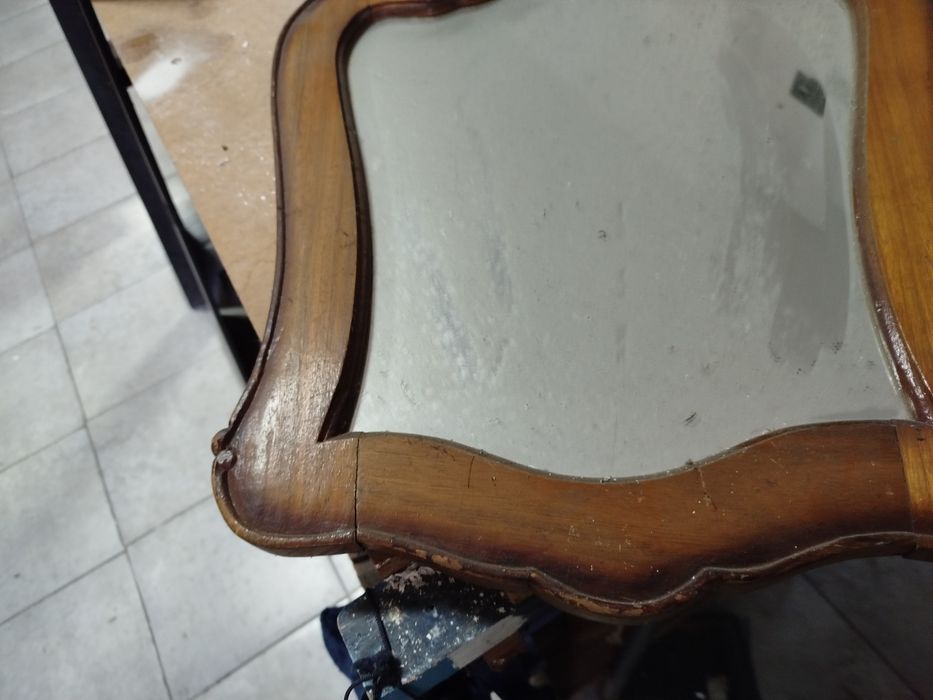 Espelho de madeira clássico