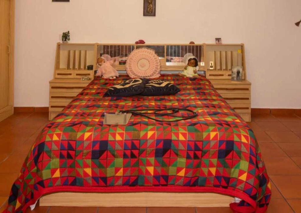 Cama com modulo mesas cabeceiras
