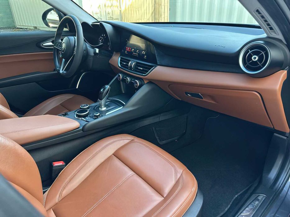 Alfa Romeo Giulia      2018