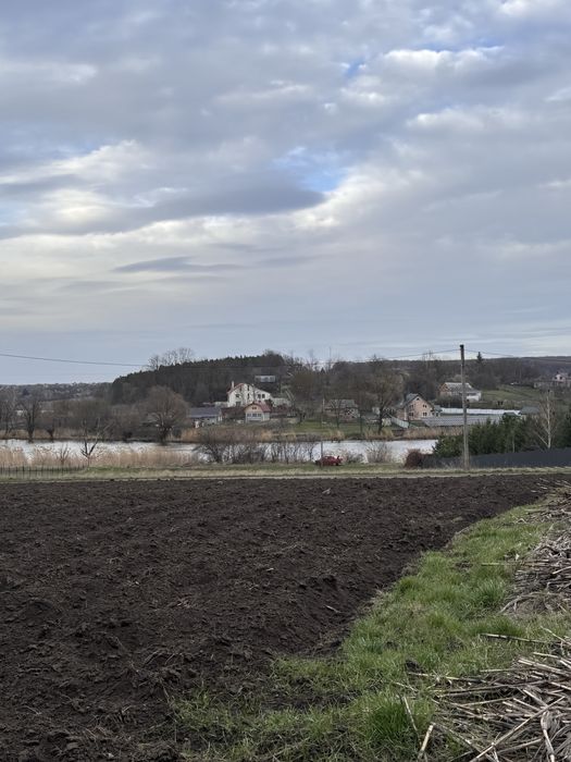Продам участок близько до міста