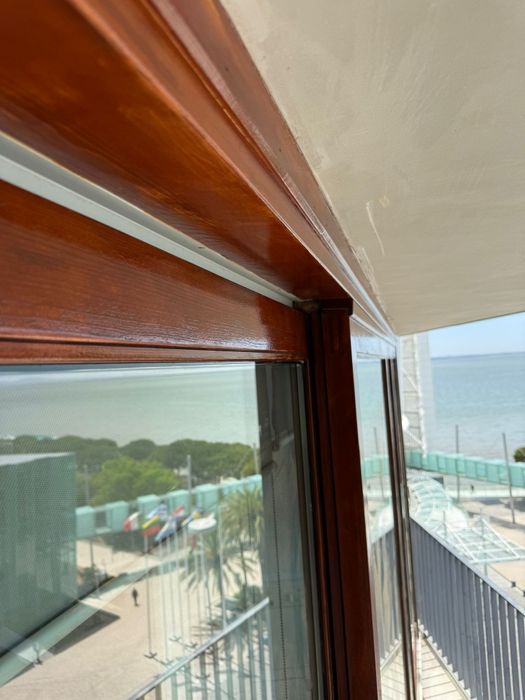 Reparação i tratamento vernizes das janelas i portas