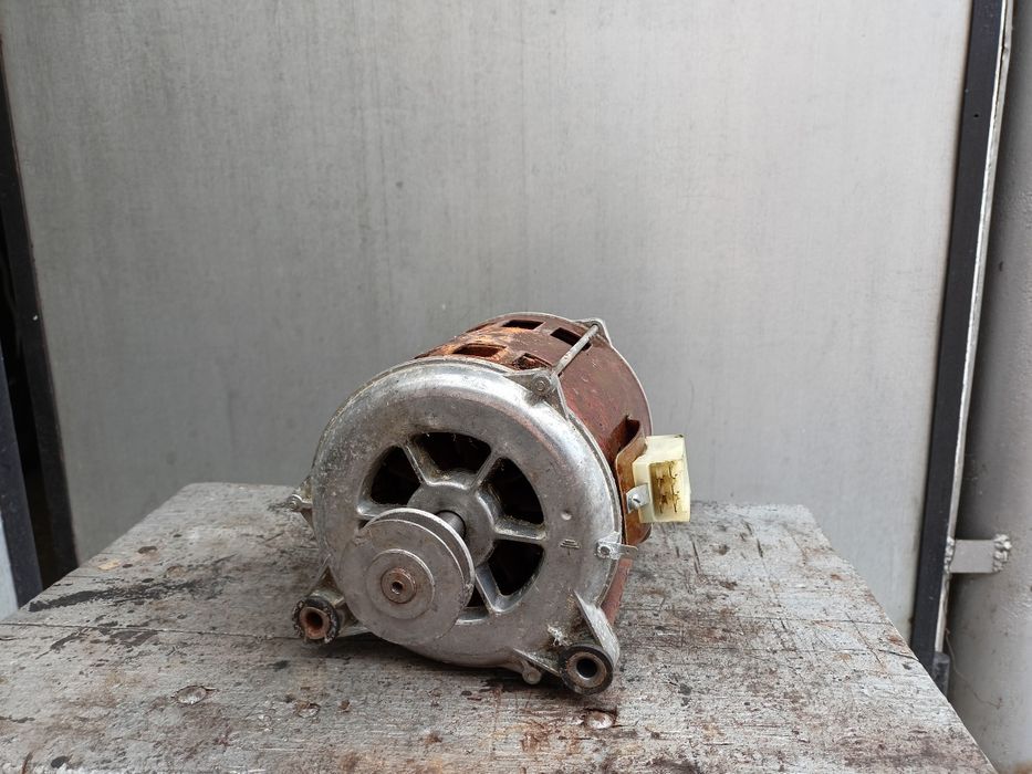 Двигун до пральної машини