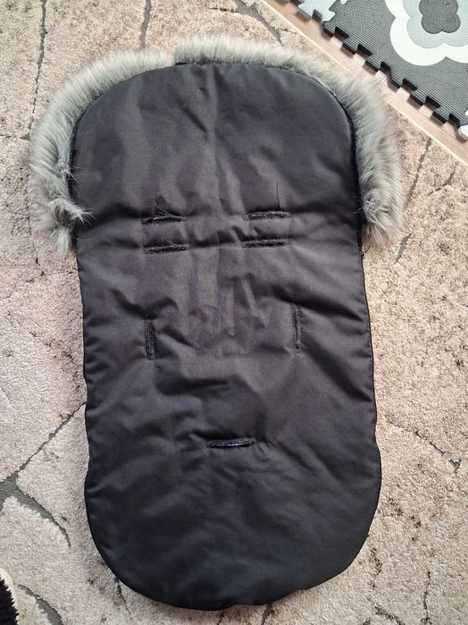 Piękny ocieplacz do spacerówki