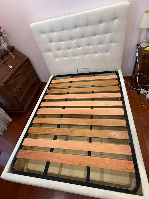 Cama casal em veludo com summier