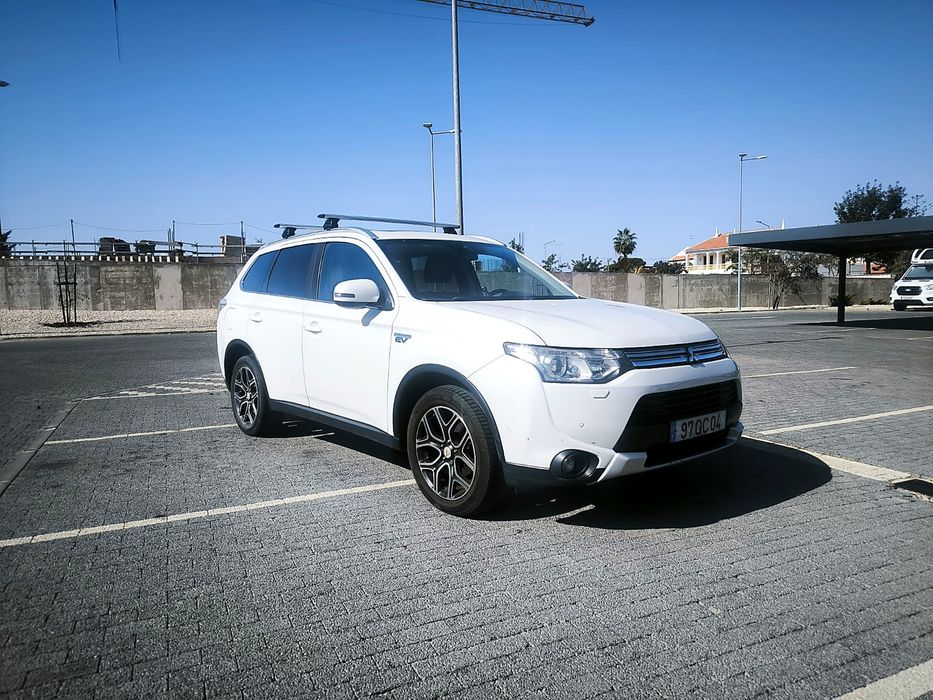 Mitsubishi Outlander híbrido — photo 3