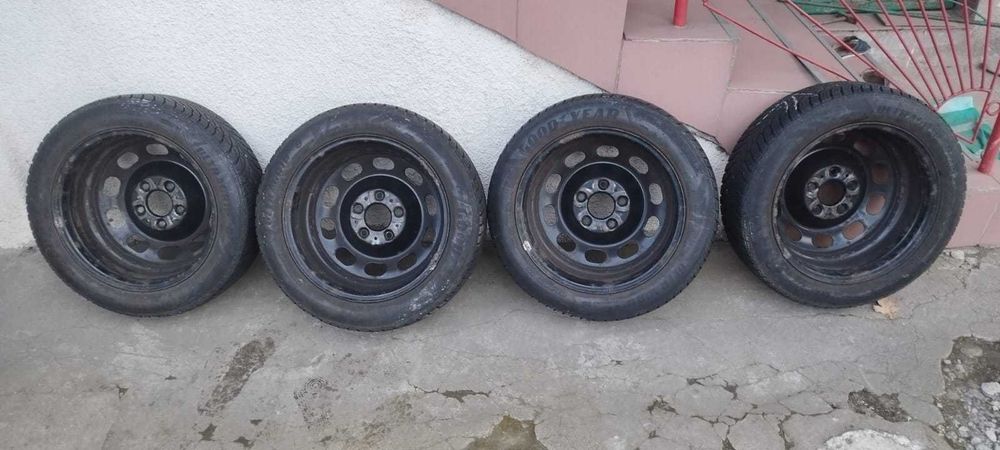 Felgi stalowe BMW z oponami Good Year Ultragrip 8