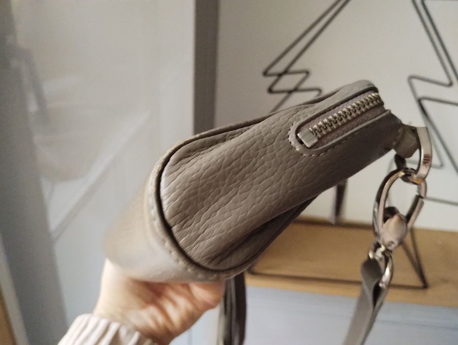 Torebka Hexeline Hexe skórzana na pasku mała
Torebka Hexeline (6x13x17