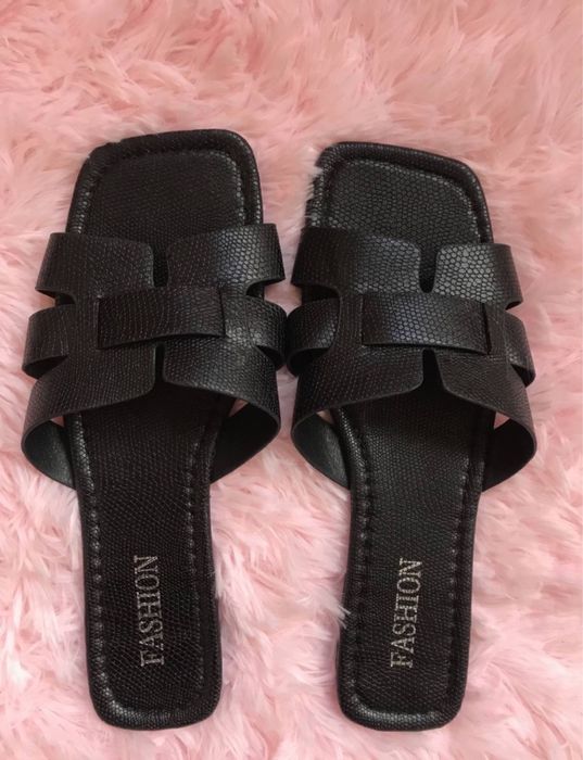 Шльопанці жіночі чорні