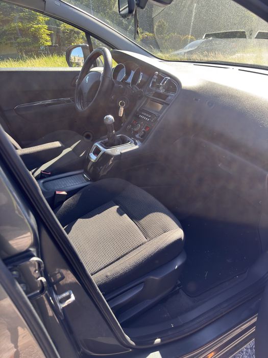 Peugeot 5008.