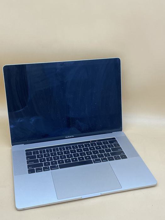 Macbook pro 2018 15.4 як не робочий