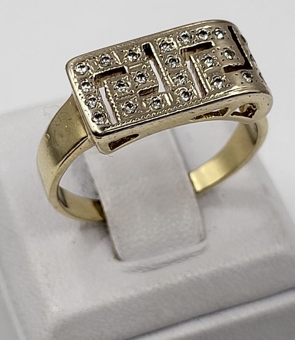 Золота каблучка з діамантами