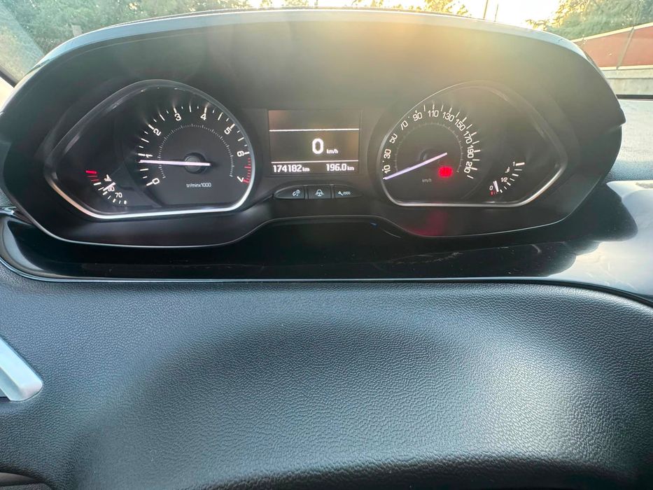 Peugeot 208 2014
