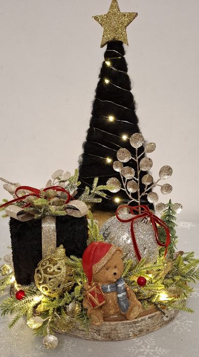 Stroik świąteczny na plastrze drewna