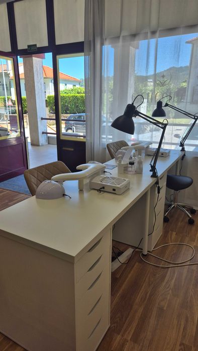 Mesa de Manicure Disponível | Aluguer| Amares