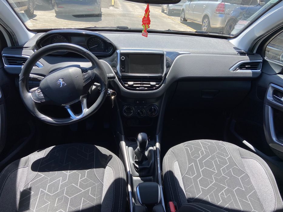 PEUGEOT 2008 excelente estado