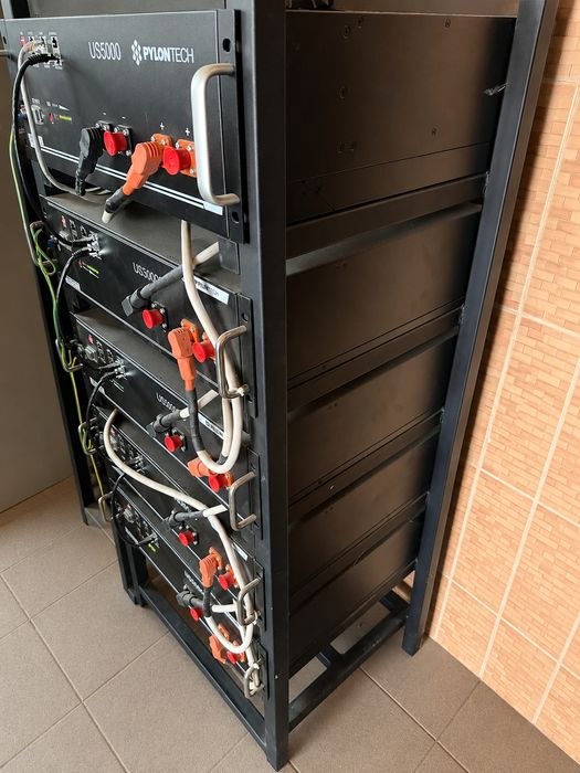 Стійки  для акумуляторів Pylontech US5000 / US3000 та інших.