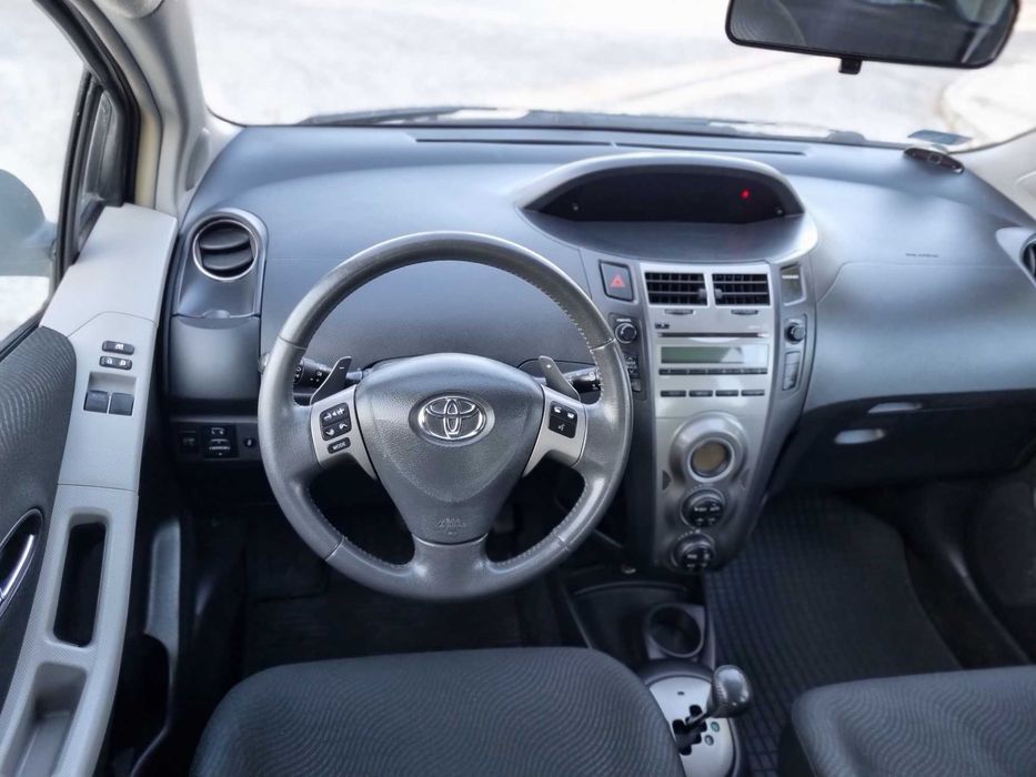 Toyota Yaris SOL automat, klimatronic salonPL