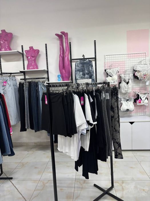 Продам торгове обладнання для магазину одягу