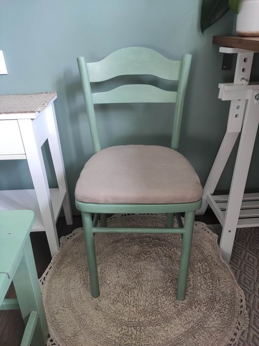 Miętowe krzesło vintage retro boho odnawiane len