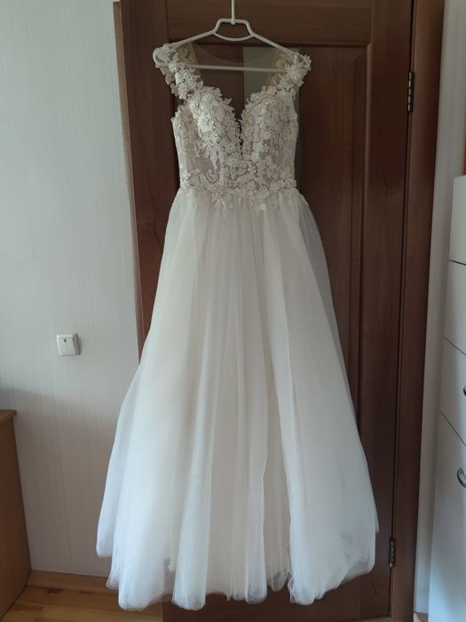 Продаю весільну сукню в гарному стані