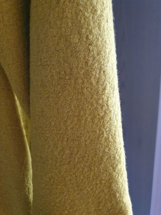 Sprzedam płaszcz koloru żółtego