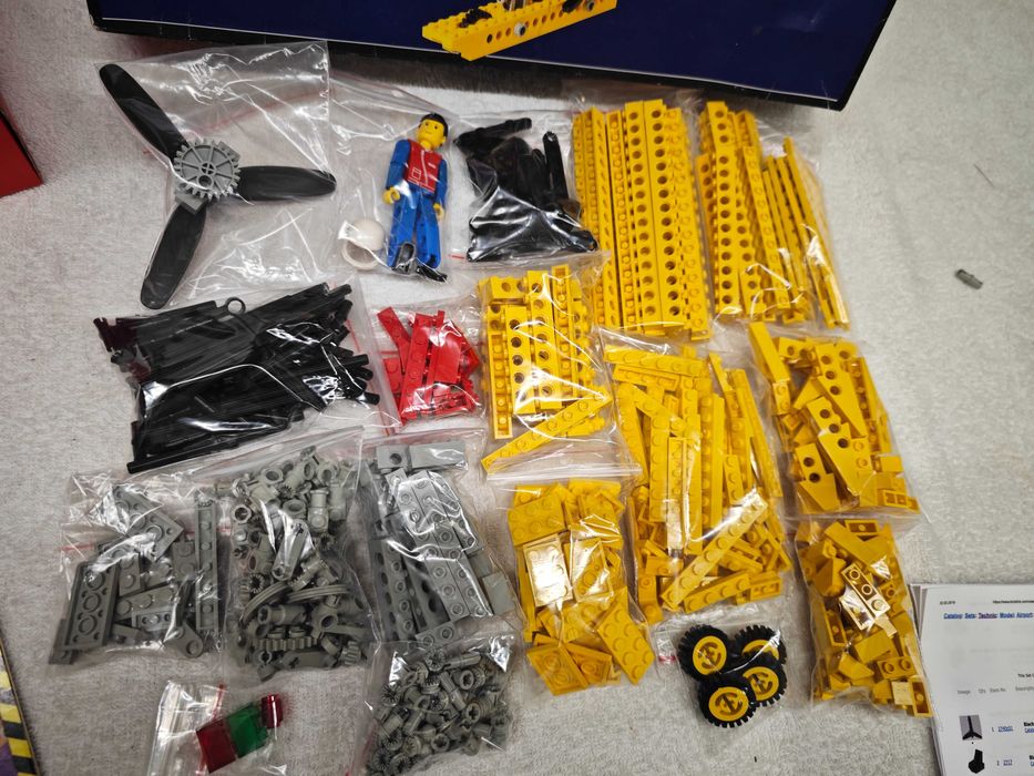 Lego Technic 8855 "Prop Plane"; 1988; [92]