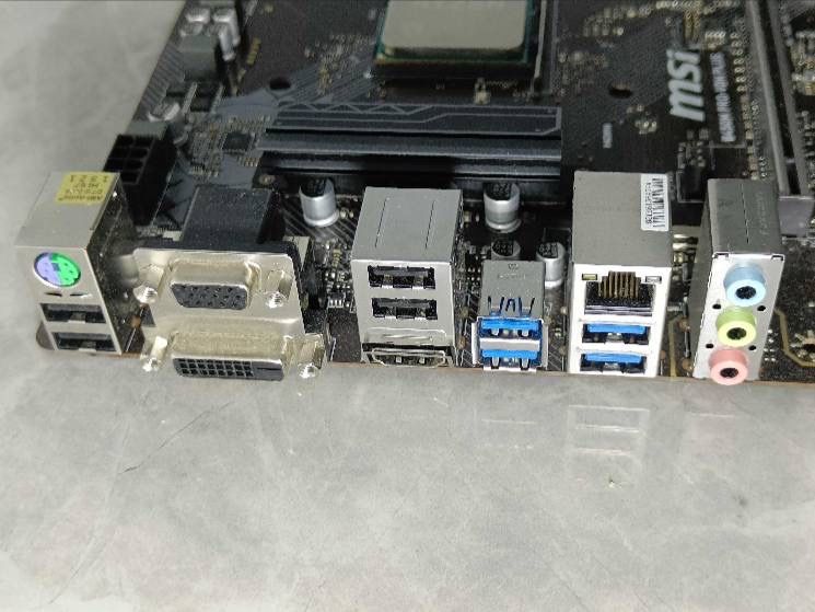 Комплект amd msi b450m pro-vdh plus+ryzen 3 2200g 4 ядра 3.6ghz AM4