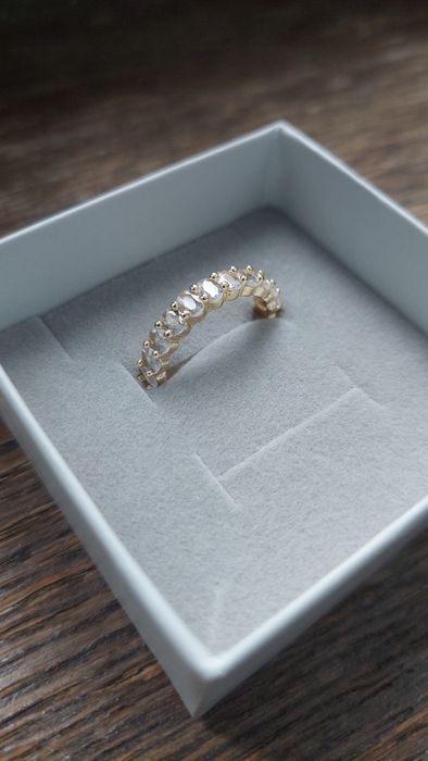 Pierścionek z cyrkoniami