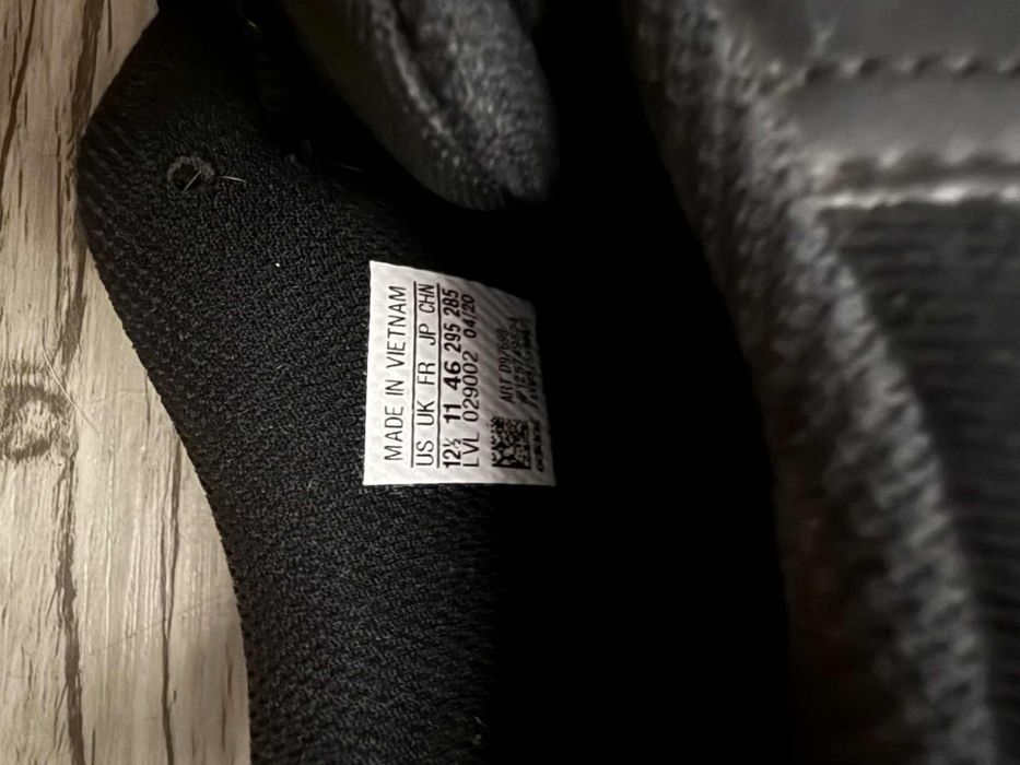 Buty czarne adidas.