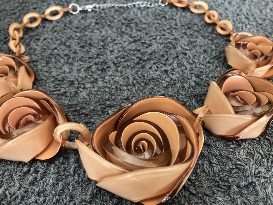 Colar de flores e 2 pares de brincos em prata da Ourivesaria O Anel