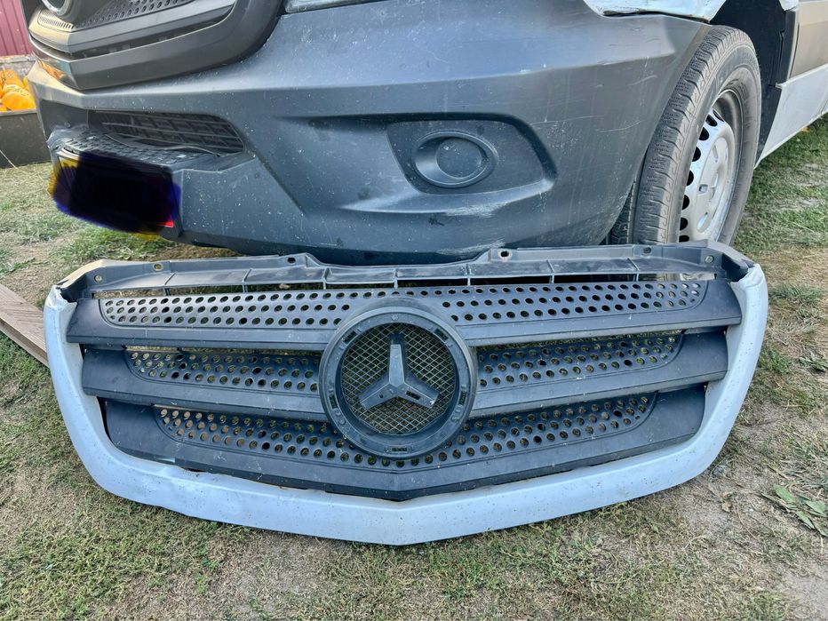 Решітка радіатора на Mersedes-Bens Sprinter  Resteiling