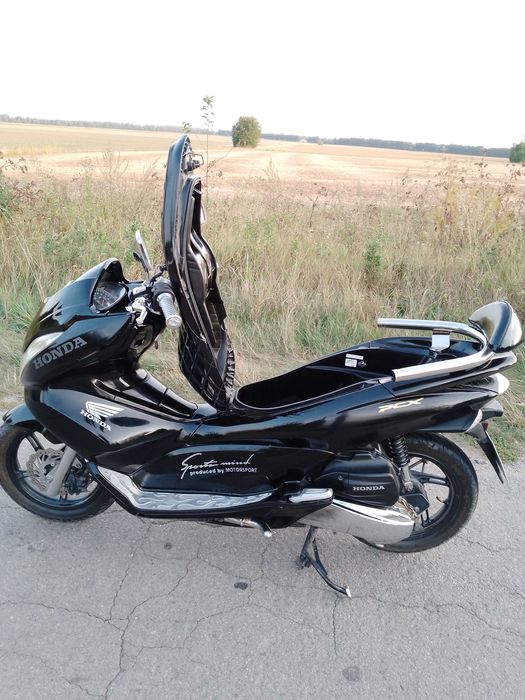 Максіскутер Honda pcx 125.