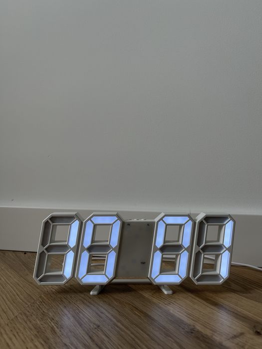 Zegar na biurko minimalistyczny